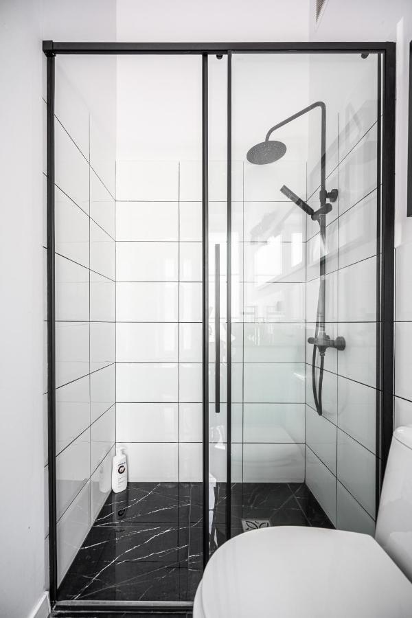Stylish Studio In The Heart Of The City. Warschau Buitenkant foto