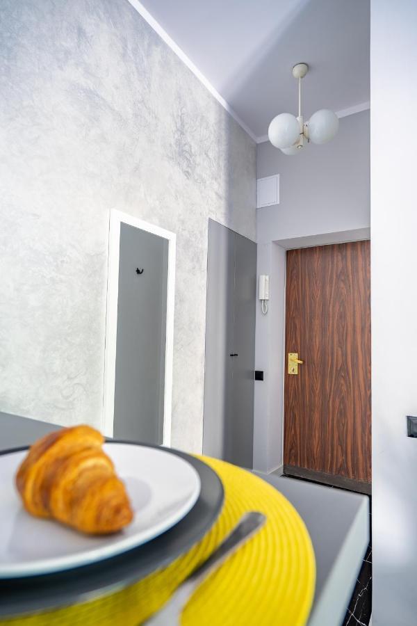 Stylish Studio In The Heart Of The City. Warschau Buitenkant foto