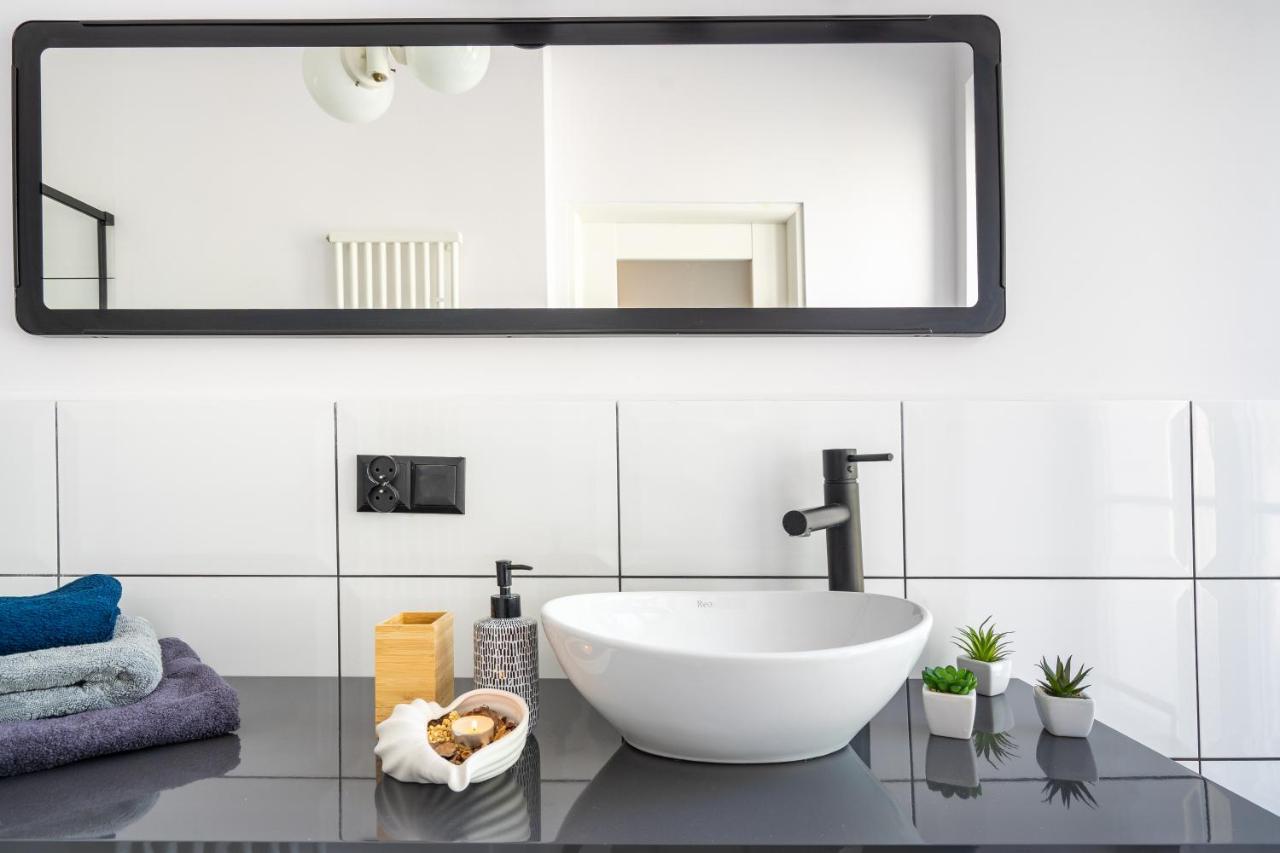 Stylish Studio In The Heart Of The City. Warschau Buitenkant foto