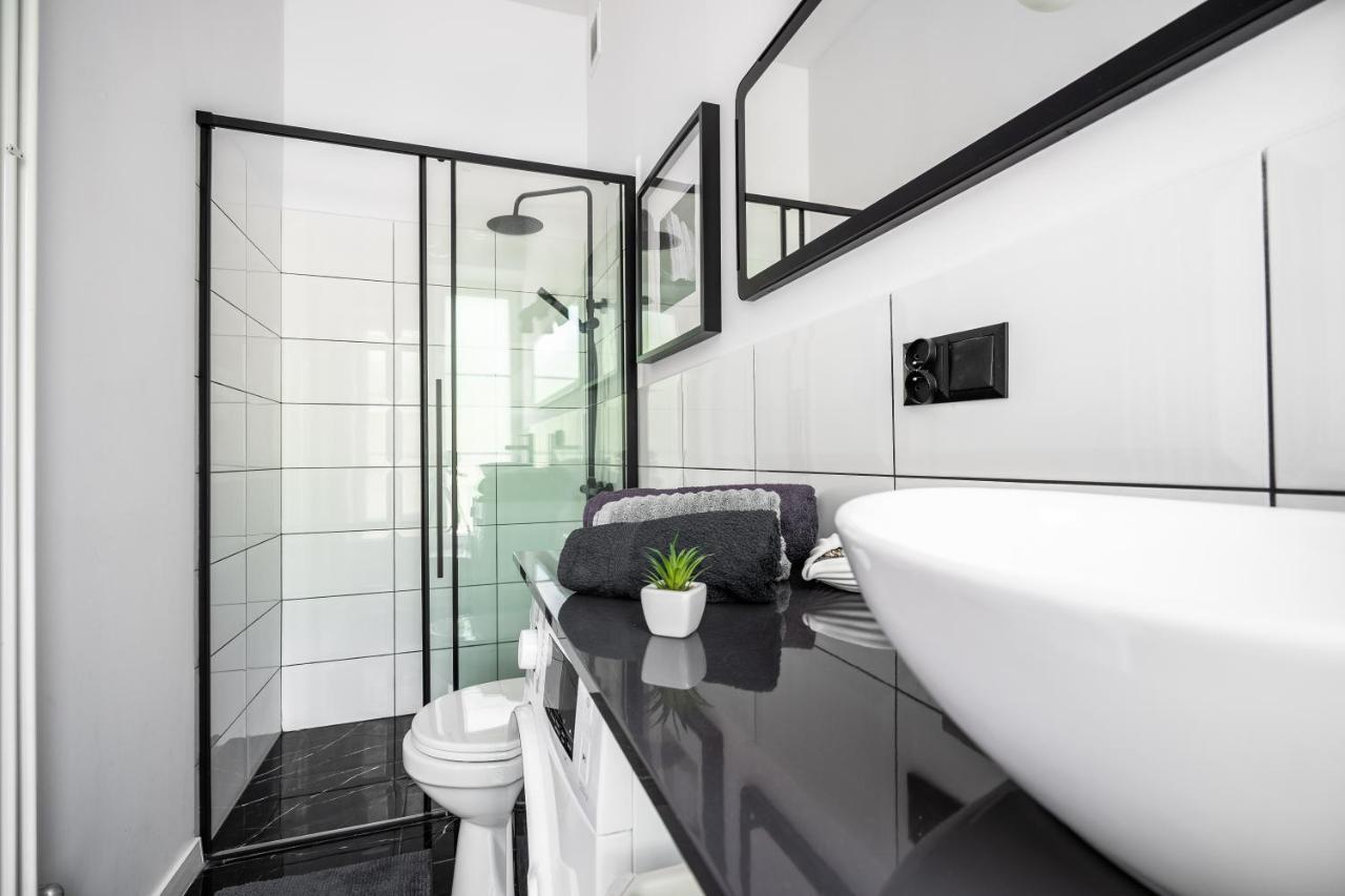 Stylish Studio In The Heart Of The City. Warschau Buitenkant foto