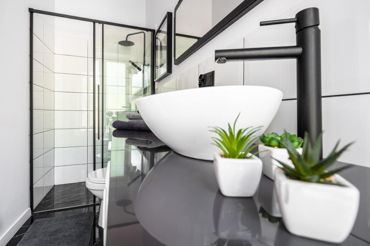 Stylish Studio In The Heart Of The City. Warschau Buitenkant foto